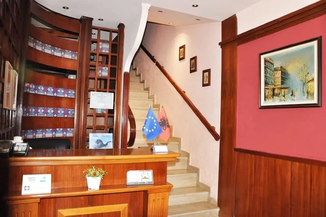 Lugano Hotel Tirana Buitenkant foto