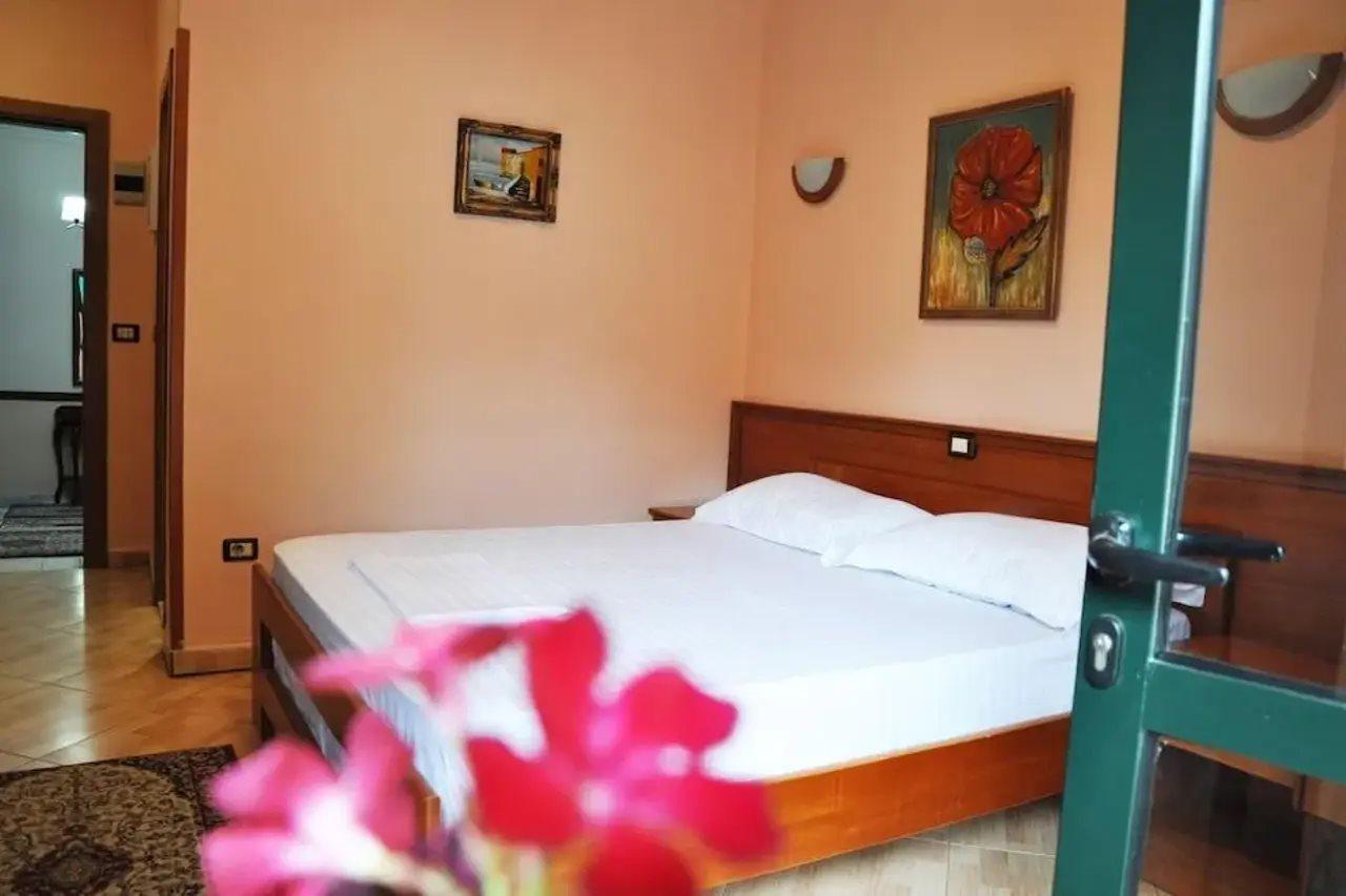 Lugano Hotel Tirana Buitenkant foto