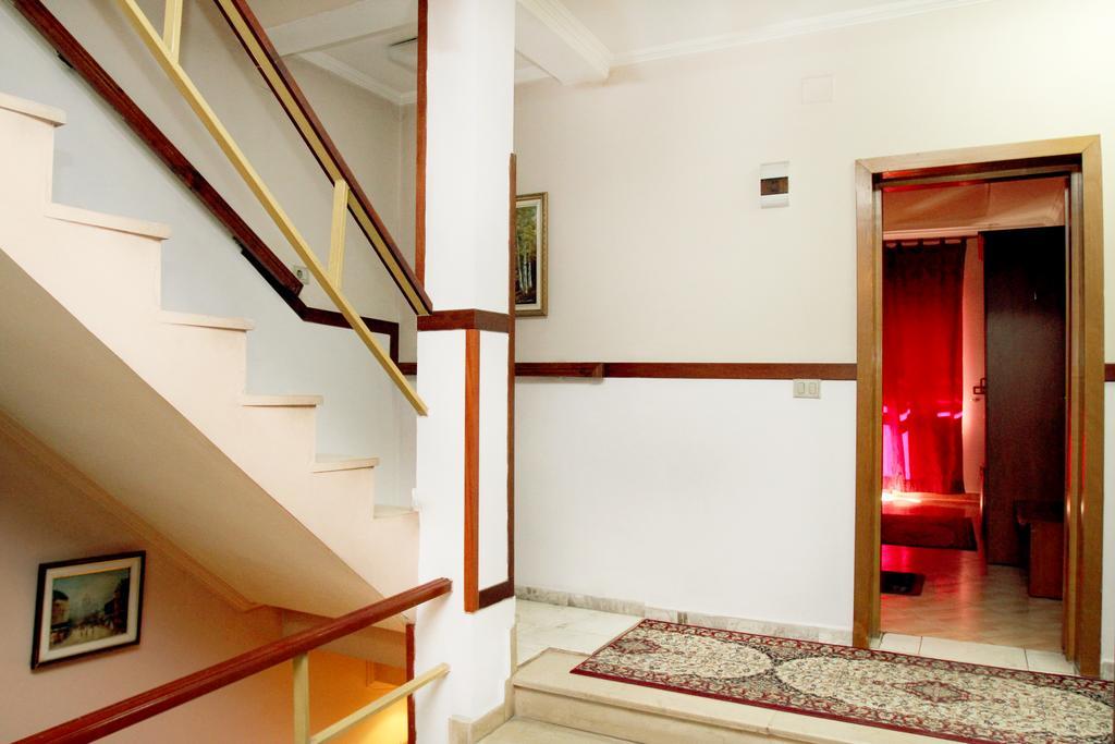 Lugano Hotel Tirana Buitenkant foto