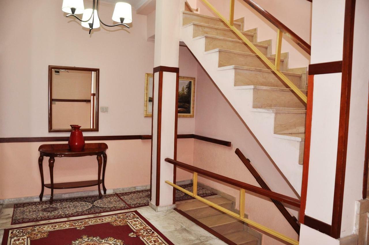 Lugano Hotel Tirana Buitenkant foto
