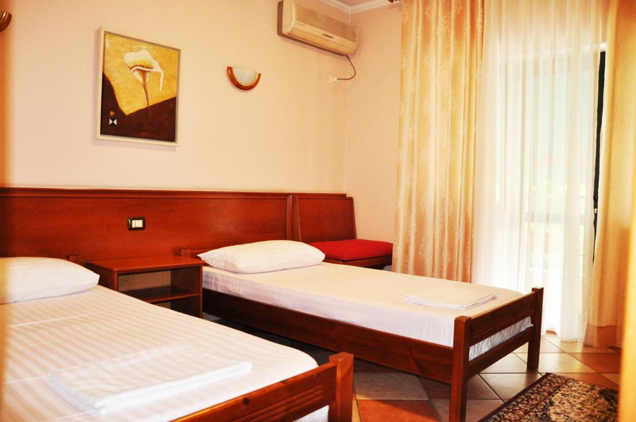 Lugano Hotel Tirana Buitenkant foto